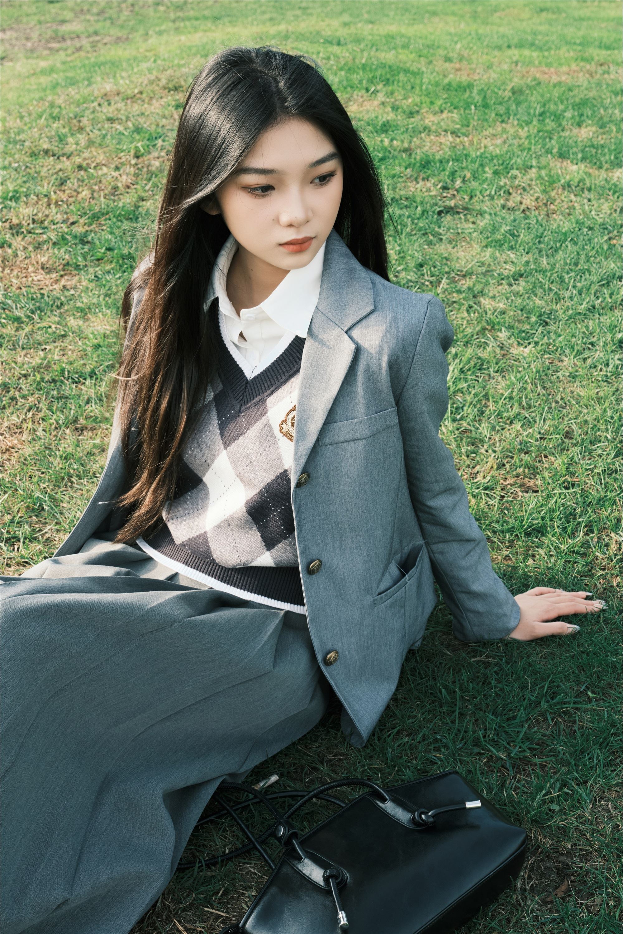 YITUYU艺图语 2025.01.06 草坪学院 一只狸猫